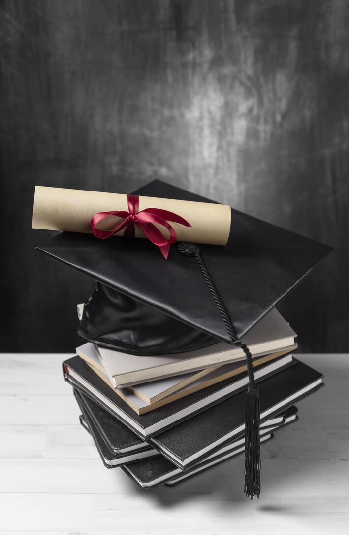 stack-books-with-gradution-diploma